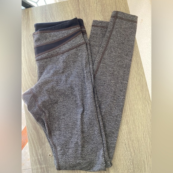 Lulúlemon Yoga Leggings - Picture 1 of 7